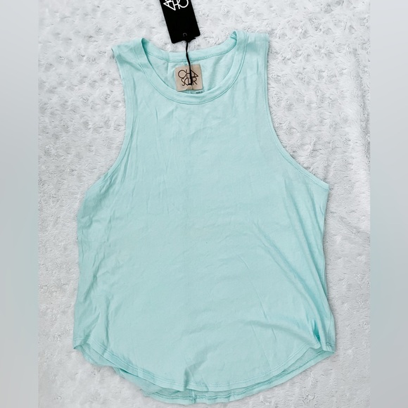 NWT- CHASER Cotton Basics Seamed Shirttail Muscle Tank
In Breezy Blue - Picture 1 of 6